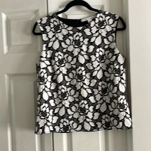 Diane Von furstenberg Women top black white, size  8 good condition